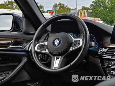 2019 BMW 5 Series Sedan M550i xDrive - zdjęcie 16 z 51 - miniatura