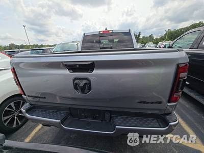 2023 Ram 1500 Laramie Crew Cab Short Bed - zdjęcie 5 z 37 - miniatura
