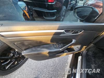 2017 Volkswagen Passat 1.8T R-Line w/Comfort Pkg - zdjęcie 9 z 20 - miniatura