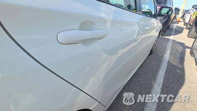 2021 Toyota Prius LE - zdjęcie 25 z 34 - miniatura