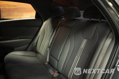 2021 Hyundai Elantra SEL - zdjęcie 12 z 30 - miniatura