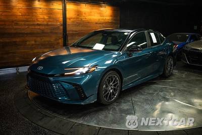 2025 Toyota Camry XSE - zdjęcie 2 z 30 - miniatura
