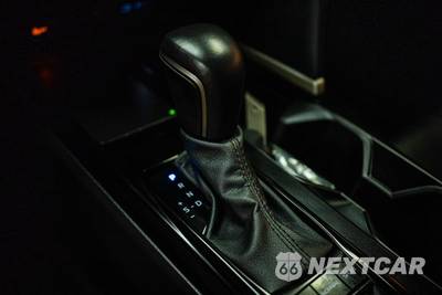 2025 Toyota Camry XSE - zdjęcie 18 z 30 - miniatura