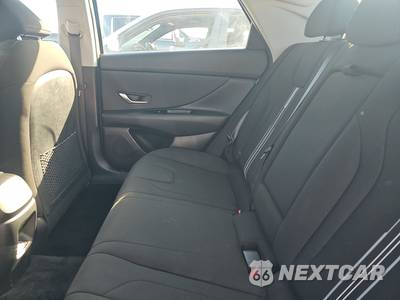 2025 Hyundai Elantra SEL Convenience - zdjęcie 13 z 17 - miniatura