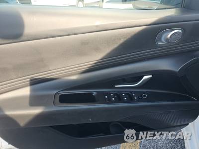 2025 Hyundai Elantra SEL Convenience - zdjęcie 9 z 17 - miniatura