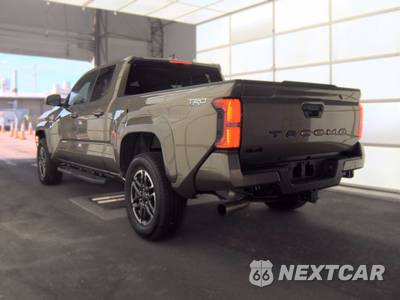 2025 Toyota Tacoma TRD Sport Crew Cab Long Bed - zdjęcie 6 z 21 - miniatura