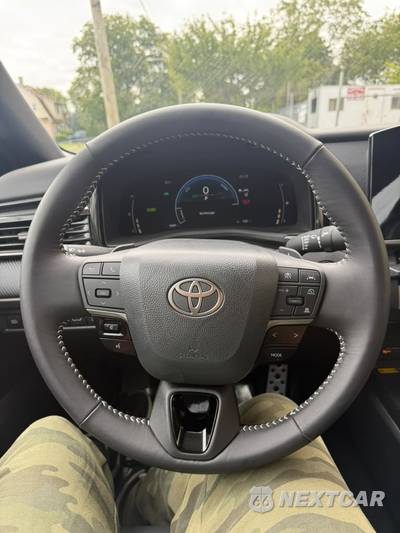 2026 Toyota Camry SE - zdjęcie 11 z 26 - miniatura