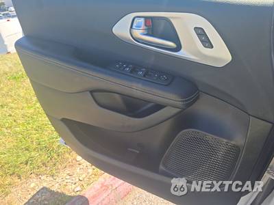 2025 Chrysler Pacifica Limited 121.6" WB - zdjęcie 9 z 26 - miniatura