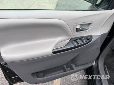 2019 Toyota Sienna LE 8-Passenger 119.3" WB - zdjęcie 13 z 36 - miniatura