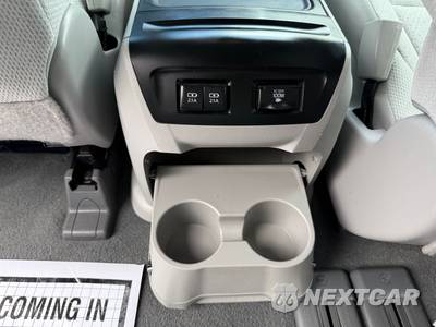 2019 Toyota Sienna LE 8-Passenger 119.3" WB - zdjęcie 15 z 36 - miniatura