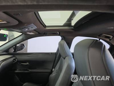 2022 Lexus UX 250h - zdjęcie 18 z 32 - miniatura