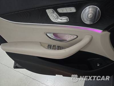2017 Mercedes-Benz E 300 Sport 4MATIC Sedan - zdjęcie 9 z 24 - miniatura