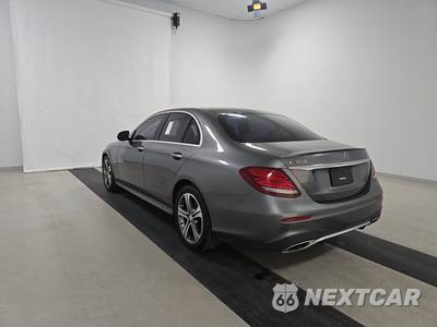 2017 Mercedes-Benz E 300 Sport 4MATIC Sedan - zdjęcie 6 z 24 - miniatura
