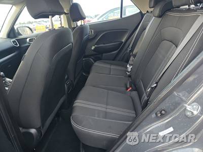 2025 Hyundai Venue SEL - zdjęcie 13 z 35 - miniatura