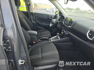 2025 Hyundai Venue SEL - zdjęcie 8 z 35 - miniatura