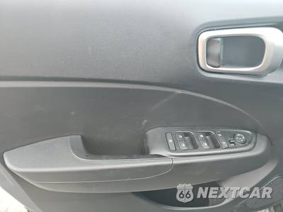 2025 Hyundai Venue SEL - zdjęcie 9 z 35 - miniatura