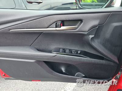 2025 Toyota Camry LE - zdjęcie 9 z 40 - miniatura