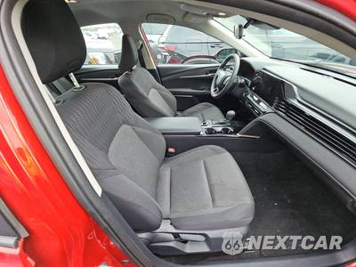 2025 Toyota Camry LE - zdjęcie 8 z 40 - miniatura