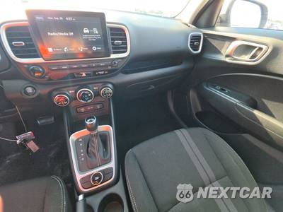 2025 Hyundai Venue SEL - zdjęcie 11 z 29 - miniatura