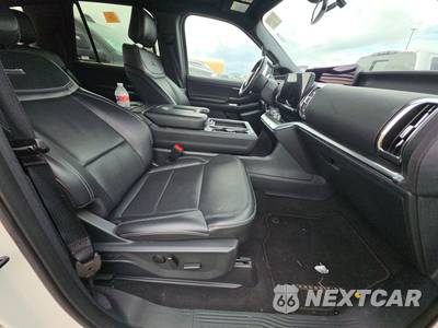 2025 Ford Expedition MAX Platinum - zdjęcie 8 z 28 - miniatura