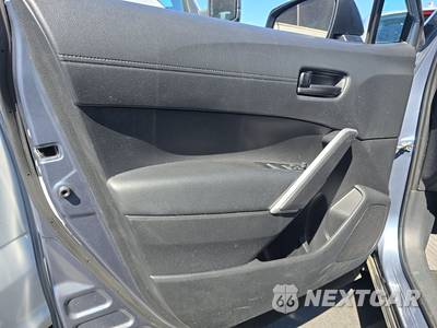 2025 Toyota Corolla Cross LE - zdjęcie 9 z 25 - miniatura
