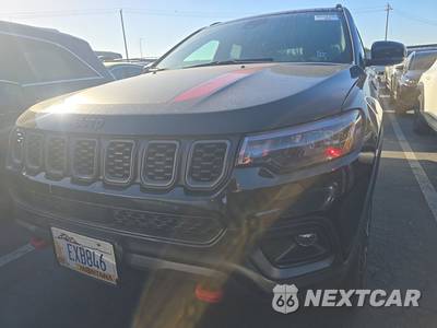 2025 Jeep Compass Trailhawk - zdjęcie 2 z 31 - miniatura