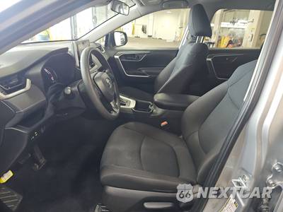 2025 Toyota RAV4 LE - zdjęcie 7 z 34 - miniatura