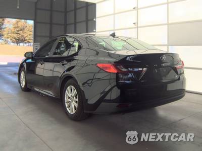 2025 Toyota Camry LE - zdjęcie 6 z 27 - miniatura