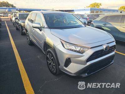 2022 Toyota RAV4 LE - zdjęcie 3 z 25 - miniatura