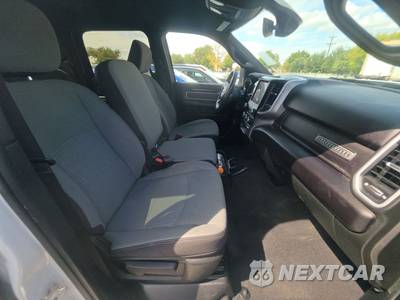 2023 Ram 3500 Big Horn Crew Cab Medium Bed - zdjęcie 8 z 19 - miniatura