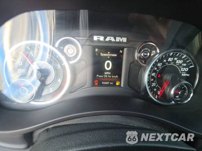 2023 Ram 3500 Big Horn Crew Cab Medium Bed - zdjęcie 12 z 19 - miniatura