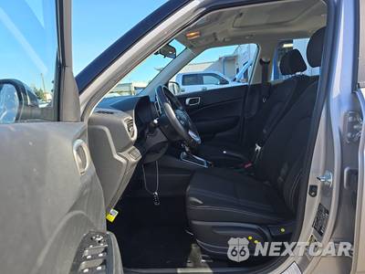 2025 Hyundai Venue SEL - zdjęcie 7 z 30 - miniatura
