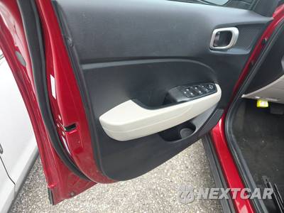 2025 Hyundai Venue SEL - zdjęcie 9 z 24 - miniatura
