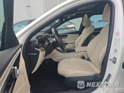 2025 Mercedes-Benz C 300 4MATIC - zdjęcie 7 z 31 - miniatura