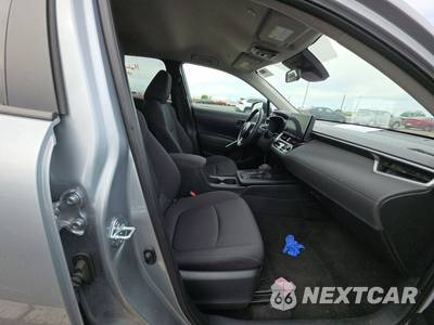 2026 Toyota Corolla Cross LE - zdjęcie 8 z 25 - miniatura