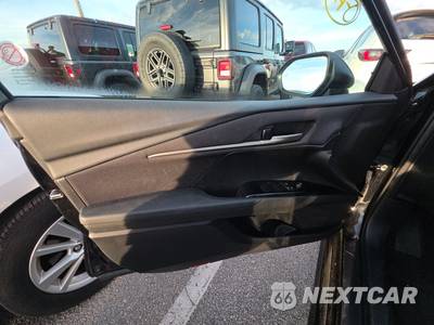 2025 Toyota Camry LE - zdjęcie 9 z 31 - miniatura