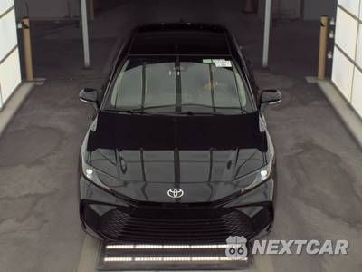 2025 Toyota Camry LE - zdjęcie 2 z 31 - miniatura