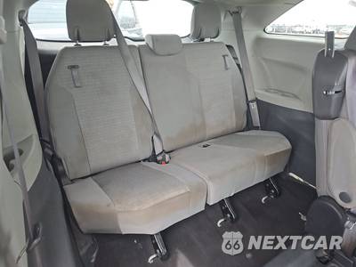 2022 Toyota Sienna LE 8-Passenger 120.5" WB - zdjęcie 14 z 53 - miniatura