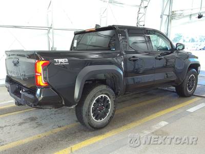 2025 Toyota Tacoma TRD Off-Road Crew Cab Medium Bed - zdjęcie 4 z 25 - miniatura