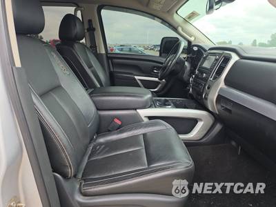 2018 Nissan TITAN PRO-4X Crew Cab Short Bed - zdjęcie 8 z 25 - miniatura