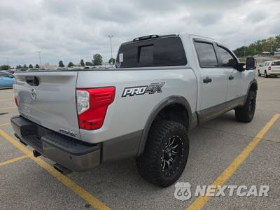 2018 Nissan TITAN PRO-4X Crew Cab Short Bed - zdjęcie 4 z 25 - miniatura