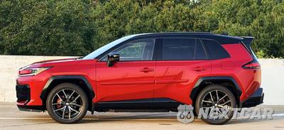 2026 Toyota RAV4 Plug-In Hybrid GR Sport - zdjęcie 4 z 35 - miniatura
