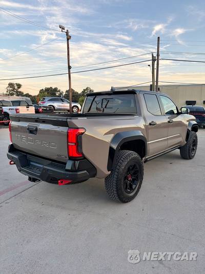 2025 Toyota Tacoma i-FORCE MAX TRD Pro Crew Cab Medium Bed - zdjęcie 4 z 15 - miniatura