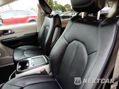 2024 Chrysler Pacifica Touring L 121.6" WB - zdjęcie 13 z 23 - miniatura
