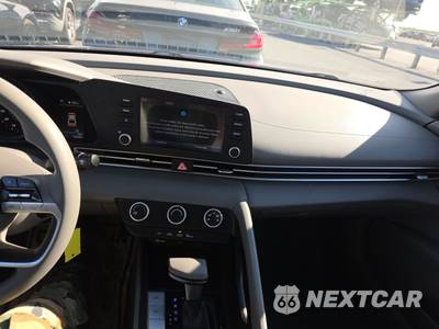 2021 Hyundai Elantra SE - zdjęcie 11 z 55 - miniatura