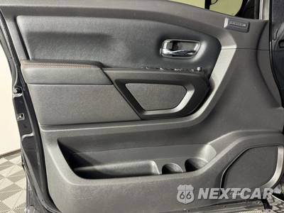 2021 Nissan TITAN PRO-4X Crew Cab Short Bed - zdjęcie 39 z 48 - miniatura