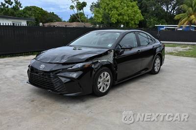 2026 Toyota Camry LE - zdjęcie 2 z 15 - miniatura