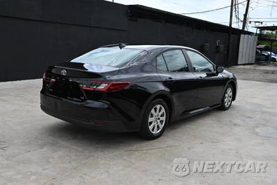 2026 Toyota Camry LE - zdjęcie 3 z 15 - miniatura