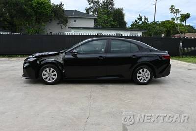 2026 Toyota Camry LE - zdjęcie 6 z 15 - miniatura