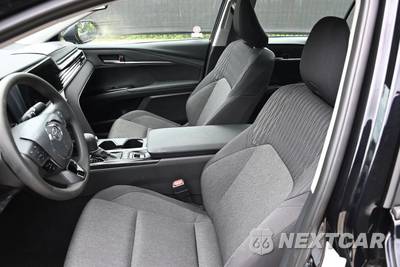 2026 Toyota Camry LE - zdjęcie 9 z 15 - miniatura